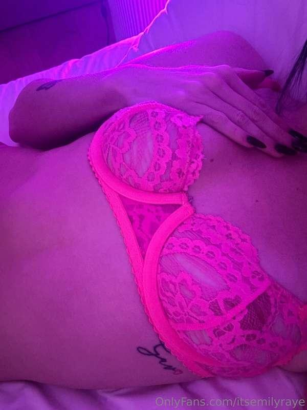 wrapped up in lace, waiting for my valentine to unwrap me 💝 ..