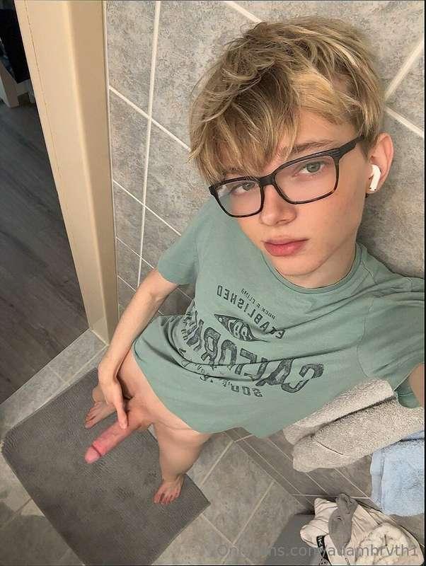 Look at me when you cum baby 🥵