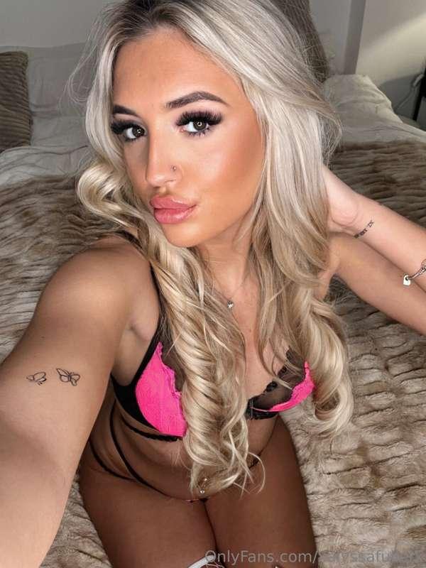 do i look like i’m hard to handle or are u just soft 😶‍🌫️