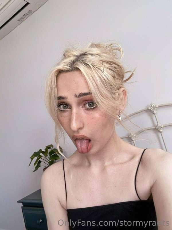 Can I lick the tip?🤤
