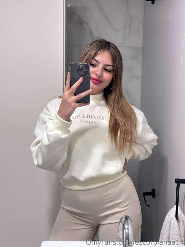 ## Hii 🤍  *I’m online tonight for you*