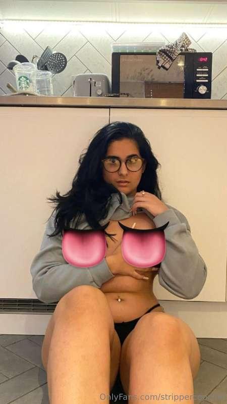 Would you let me leave hickeys all over your body?😜😈