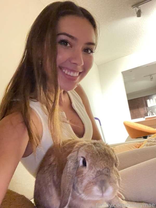 Happy #MochiMonday 💖

hope you all had a good weekend! i kind of assumed most of you guys found my Fansly through Twitch but then i realized that might not actually be the case! so now i'm curious... how did you find my Fansly? 🧐

if you didn't find me through Twitch, does me talking about my streams get confusing? i just want to make sure i'm connecting with you in the most meaningful way 🫶🏼

#cute #bunny #twitchstreamer #egirl #streamer
