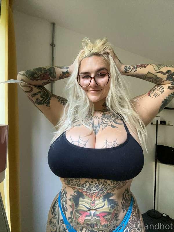 apparently i have sexy armpits i’m not sure what to do with ..