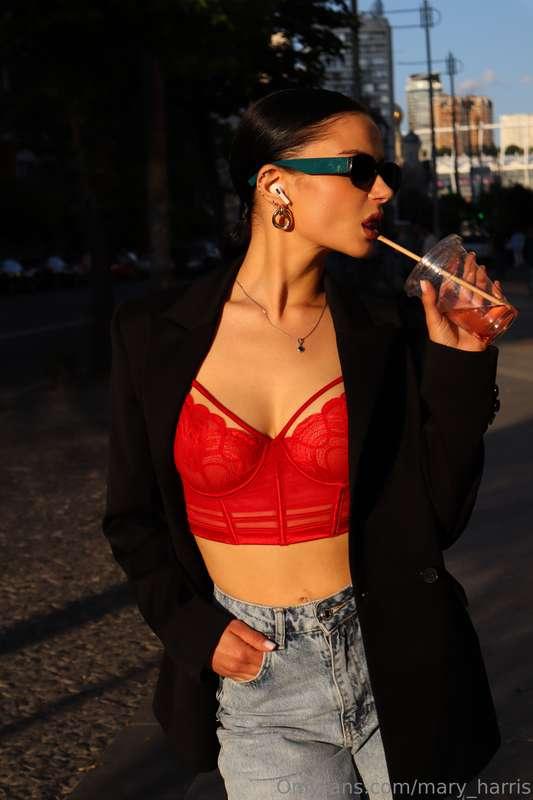 Profile photos often look aesthetically pleasing and harmoni..