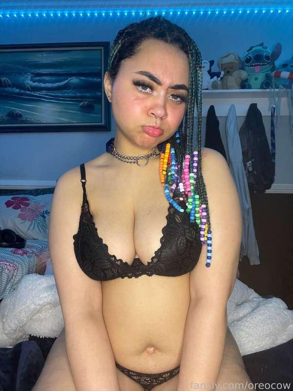Hiiiii lovey 🥰😇💙
#lingerie #bigtits #tits #chubby #thick #ass #bigass #butt #bigbutt #collared #submissive #FYP