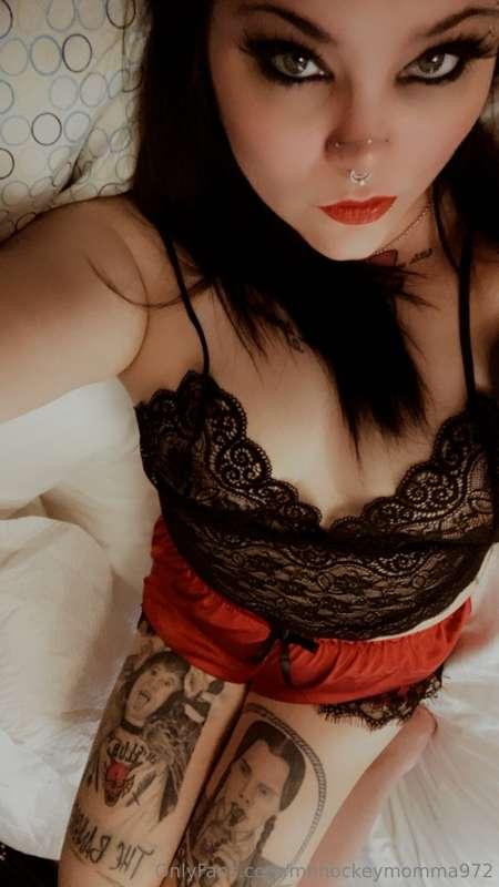 It’s so lonely.. won’t you send a request from the menu?! 😘