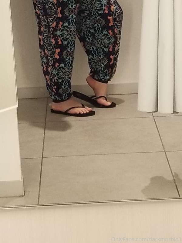 Out shipping in my MC Hammer pants. It's always flipflop o'c..