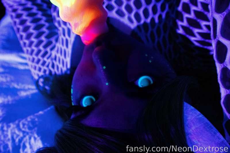 neondextrose image #0