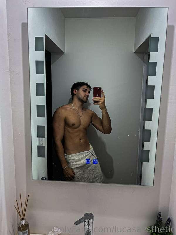 Tip and i will drop the towel for you on my dms😈