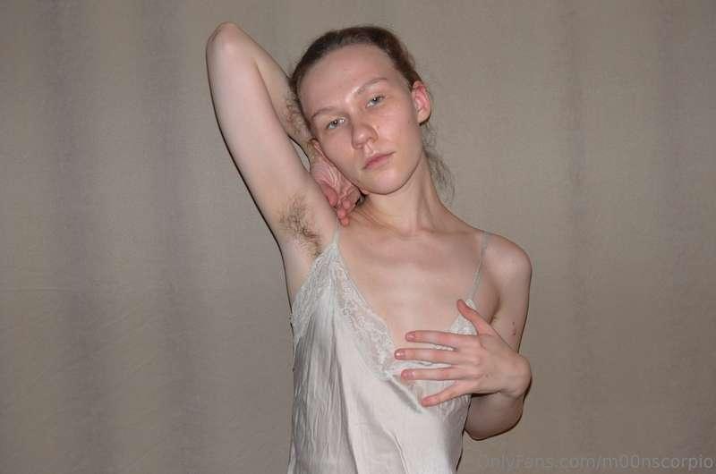 i love showing my hairy nipples in good quality photos ;)