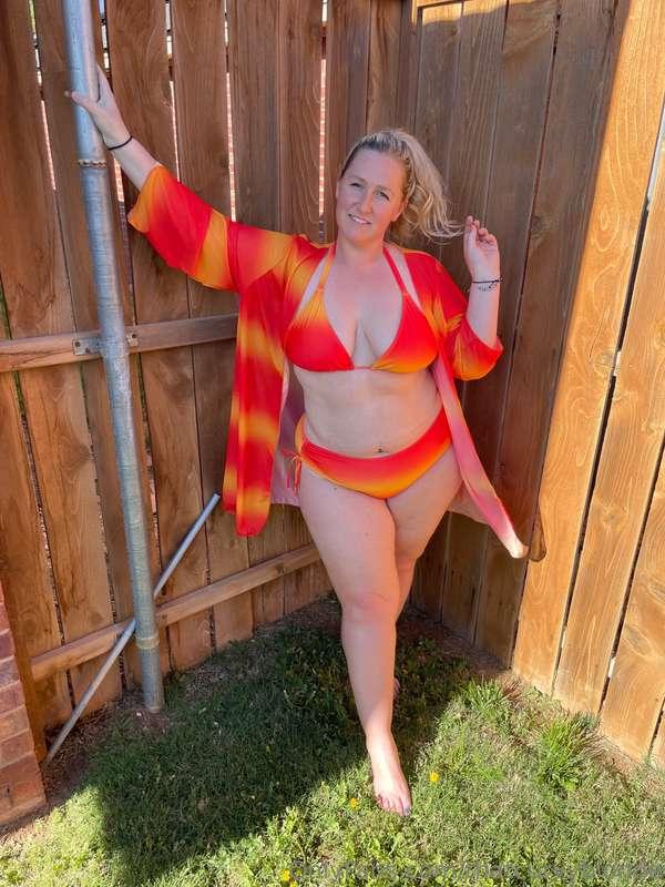 Who is ready for pool time with me? 👙☀️❤️