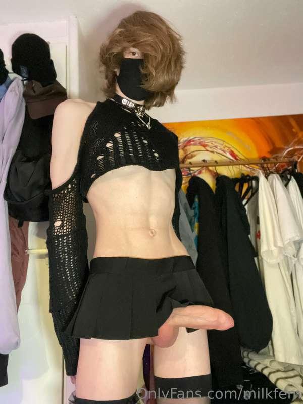 turns out i forgot to post this set?? but my tummy looks so ..