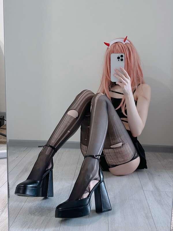 I love these shoes so much🖤

vids with pussy and butt ₍^⸝⸝&gt; ·̫ &lt;⸝⸝ ^₎

#cosplay #fyp #teen #egirl #cutie #gamergirl #tiny #fyp #skinny #anime #altgirl #zerotwo #feet #legs #ass #butt 