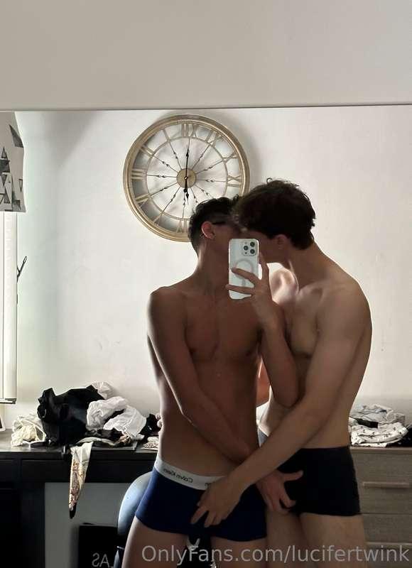🇮🇹Tra poco collab con @roby_twink preparatevi ;)
🇺🇸Soon coll..