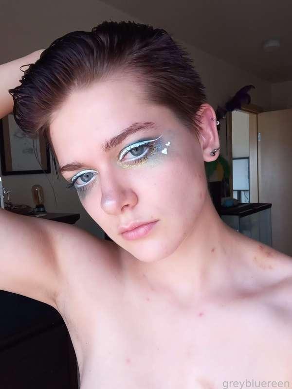 greybluegreen image #3
