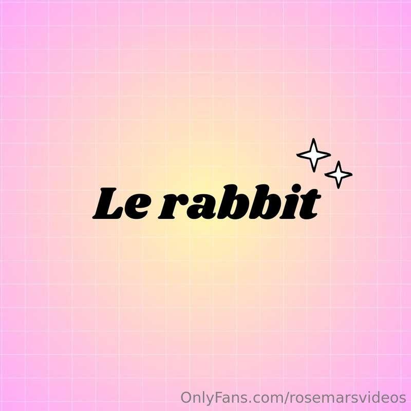 Les cuisses ouvertes à vos regards coquins, je savoure le pl..