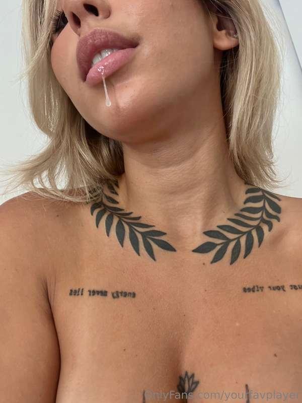 I love these kind of things running down my mouth 💦