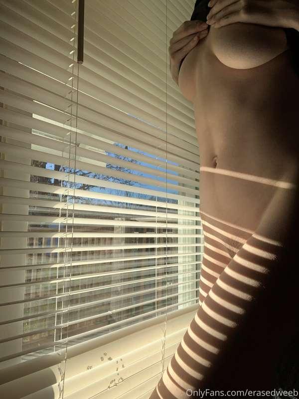 I love this picture very much💙 especially with the sunshine ..