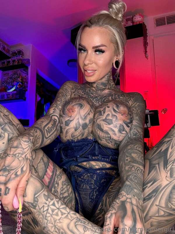 Are you hungry, daddy, wanna lick?🤤🤤