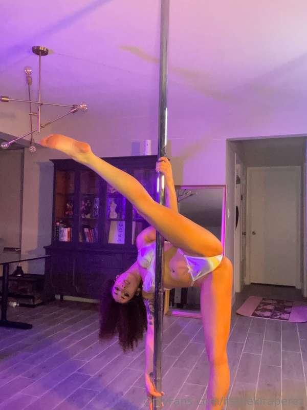 You come home from work and see this wyd? 😂😭😈