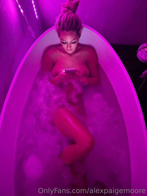 Dirty girl in the tub 💜🧼