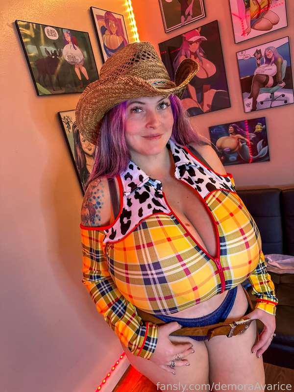 Ye haw! Hope everyone's having a happy Halloween! I was going to have the whole set in one post but ended up with more pics I ended up liking... so here's the first part!