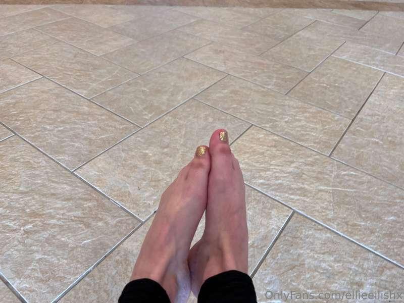 Happy feet:)