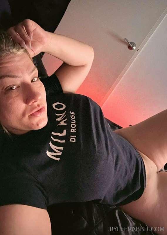 Why are you not in my dms right now 😏
