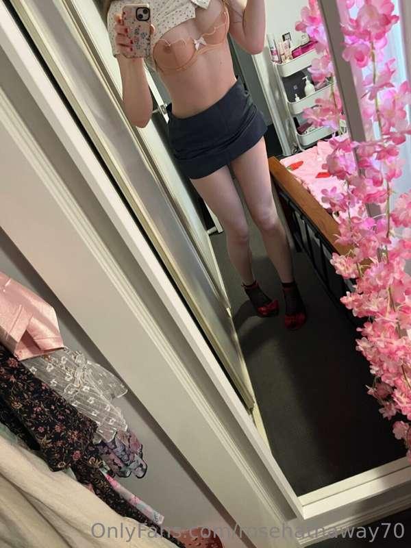 Complete strip from office girl! 🤓