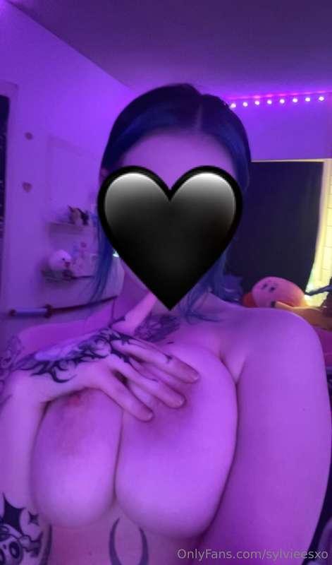 sylvieesxo image #0