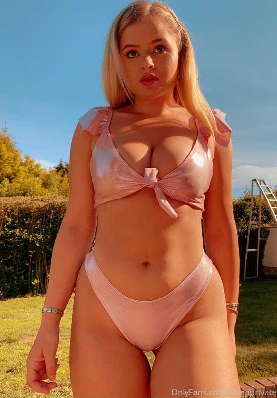 I wish I could wear bikinis all day😈