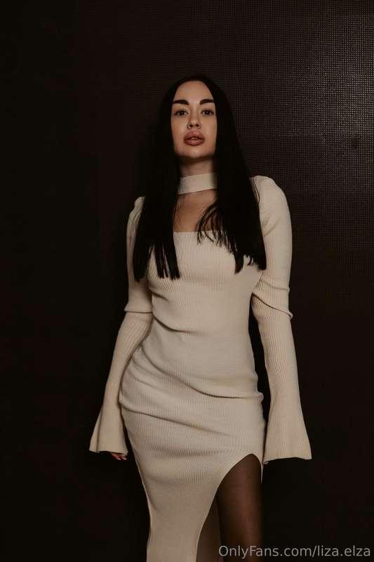 Elegance is the only beauty that never fades🖤💋