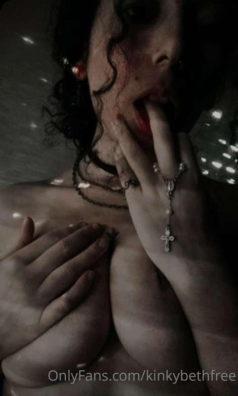 Confess to me your dirtiest fantasies 😈