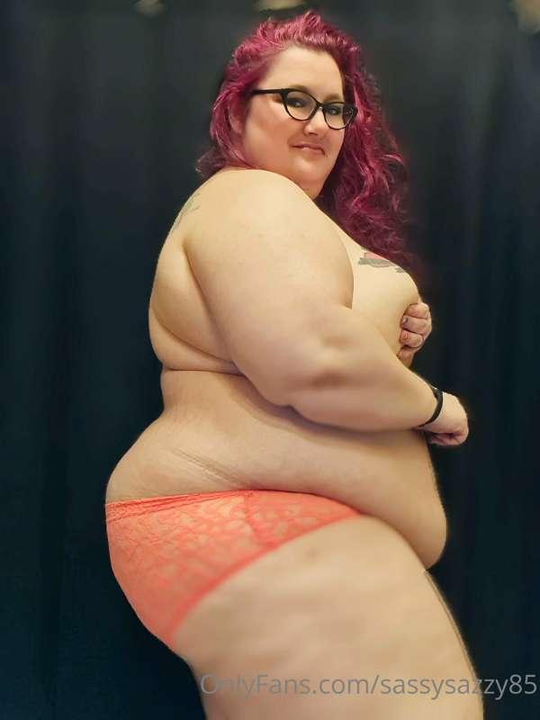 Morning
Wanna see what's under my hand? 🤯 Check out my VIP p..