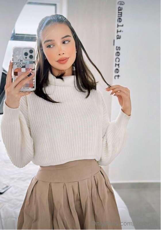 💋@amelia_secret 💋 I am a princess but I love to see your cum..