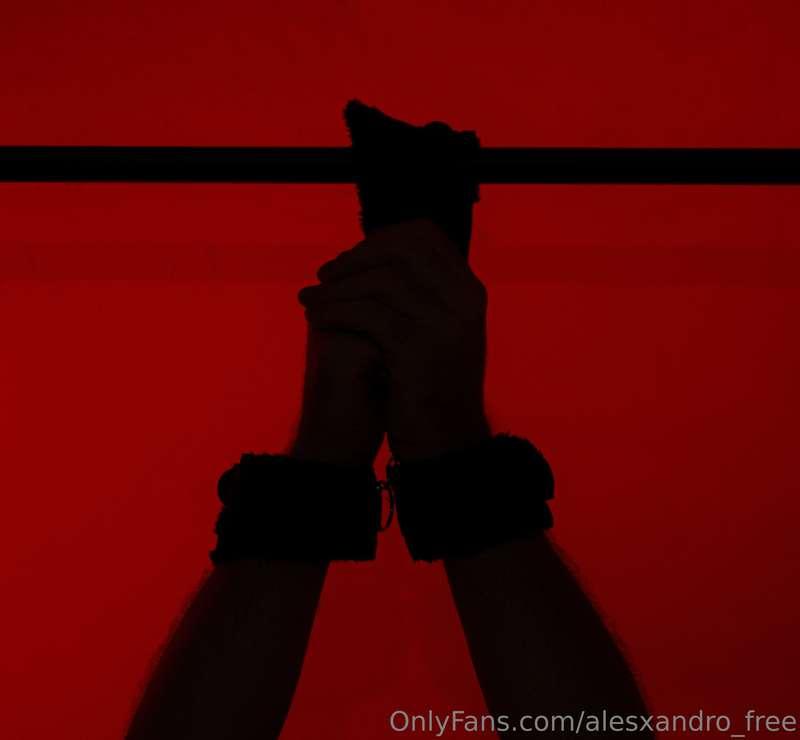 Me encanta atar. Y que me aten... **fuerte**