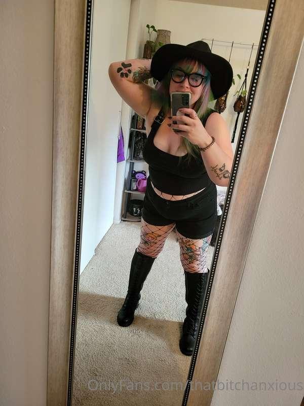 Crop tops and fishnets anyone?