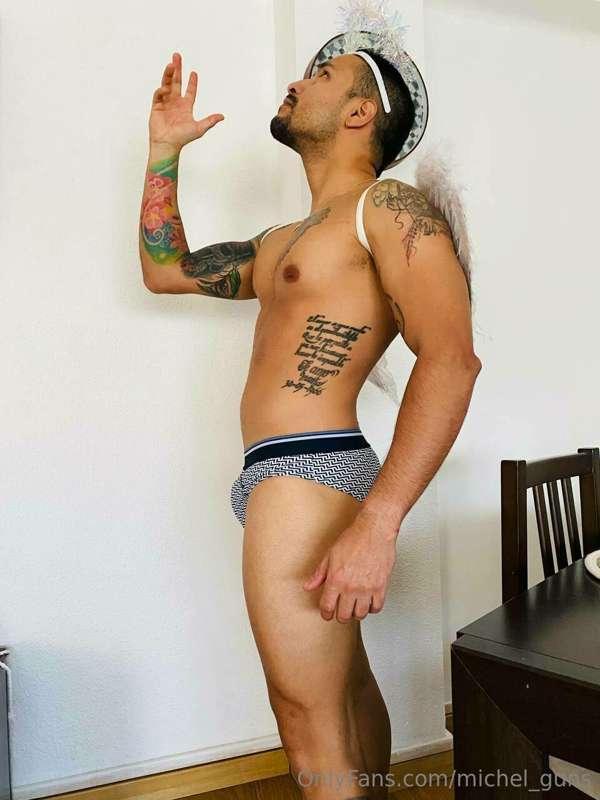 Hello, this is my friend @fercholate8 subscribe to his profi..