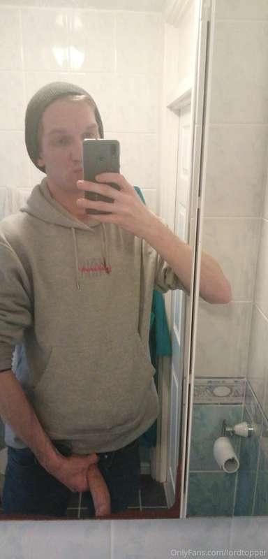 Get it out.... Who's helping me out 😝