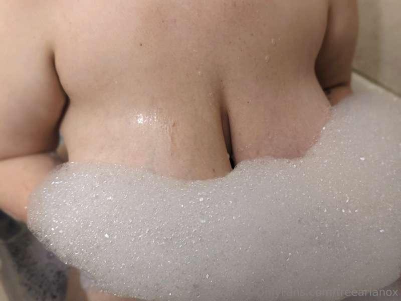 Remove the bubbles over at @thearianox 😘