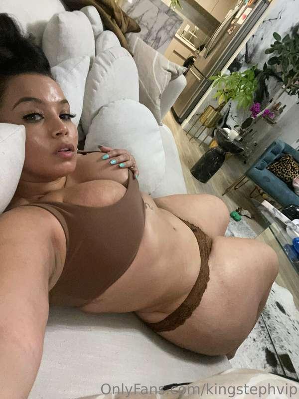 Tip me 10$ by tomorrow night and I’ll send you a naughty bun..