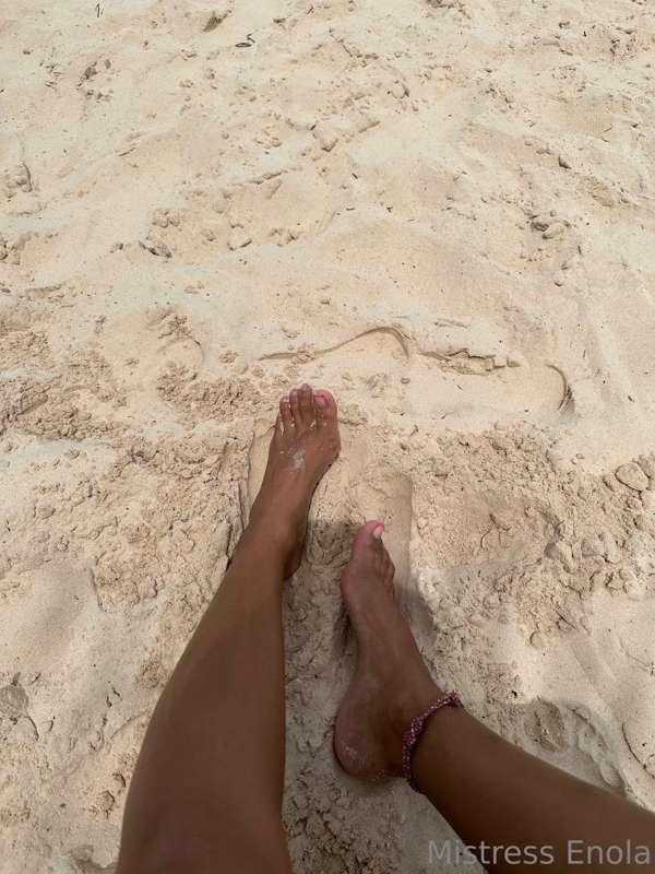 Sandy feet 👣 🏝️💦
