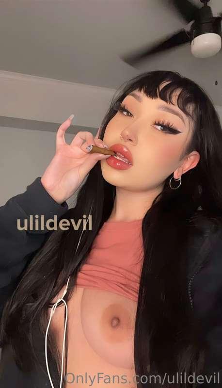 late night smoke sesh ? 🫶🏼 (Aka you tryna fuck ? )
