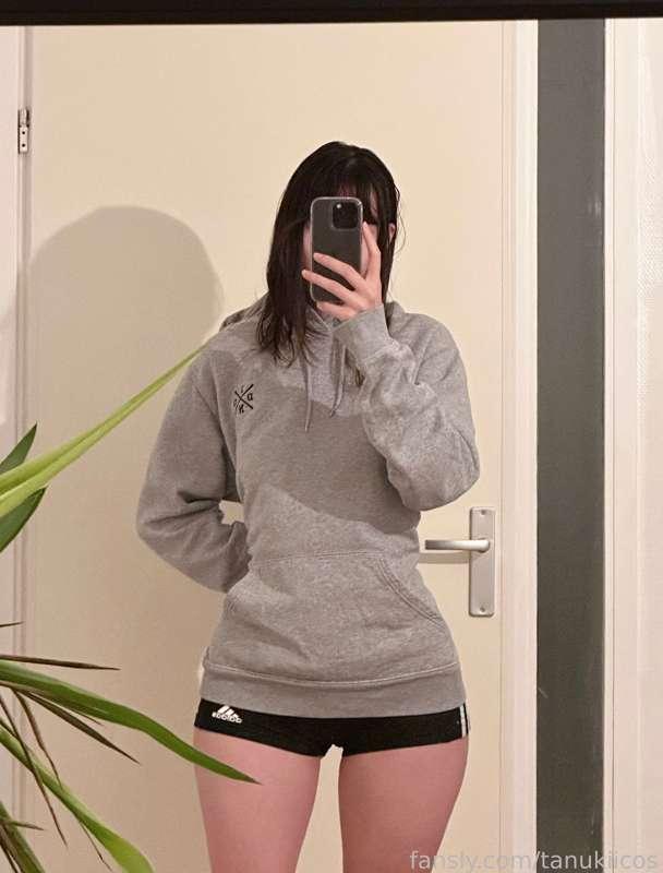 #1
Booty shorts

Wasn’t feeling very well, so something more casual today sorry ;-;