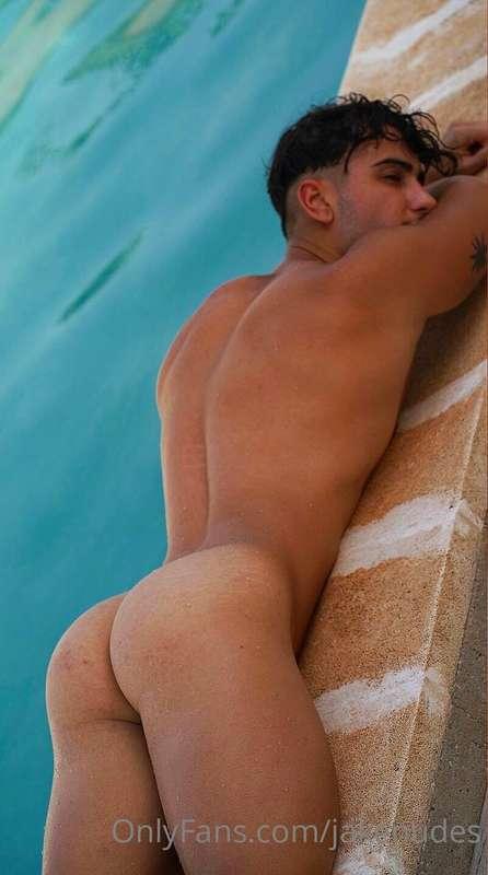 Te tumbas encima? 🍑