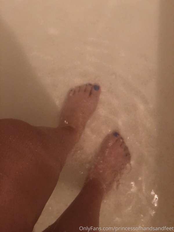 Come join me in the shower, I’ll be waiting for you babe. 🚿😉