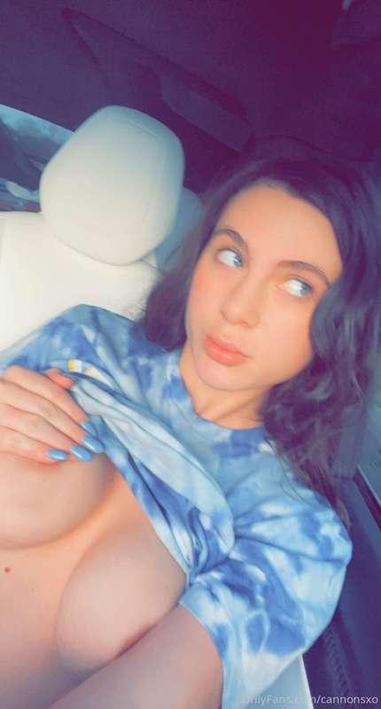 My nails match my shirt. Did you notice 😉