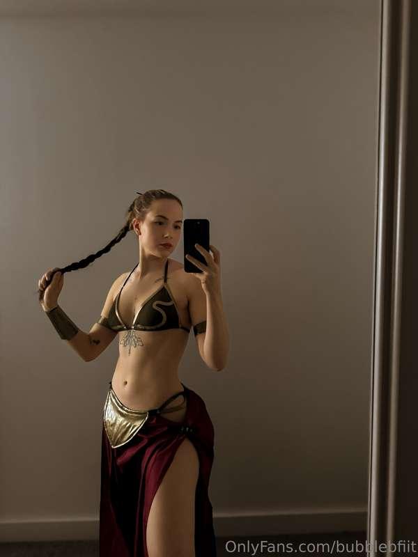 Slave Leia & Classic Leia photoset will be in your inboxes t..