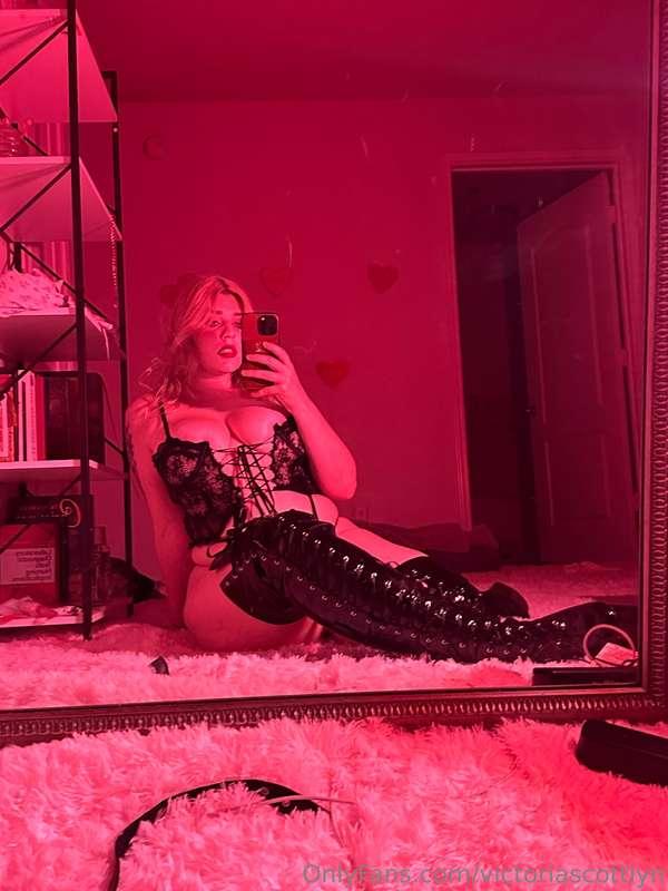 Would you prefer my outfit on the floor? 🫦